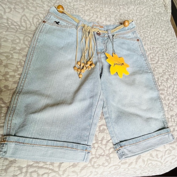 NEW! Girls shorts with belt, jeans in light blue - Picture 2 of 3
